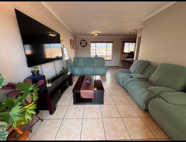 3 BEDROOM TOWNHOUSE FOR SALE IN GLEN MARAIS
